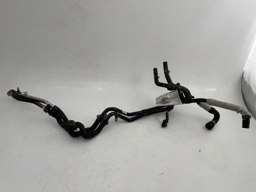 Engine coolant pipe/hose 7P6121070