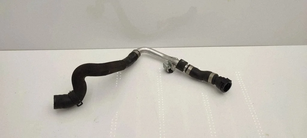 Engine coolant pipe/hose 8658488