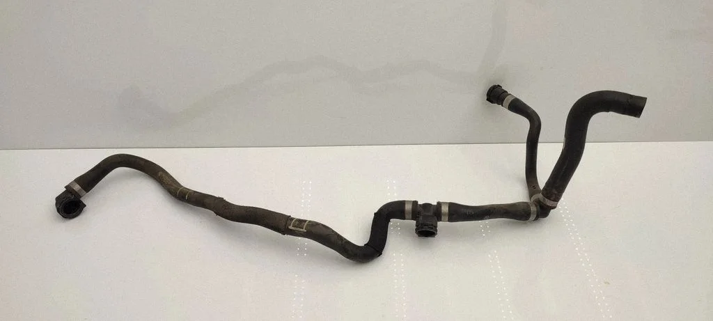 Engine coolant pipe/hose 6832804