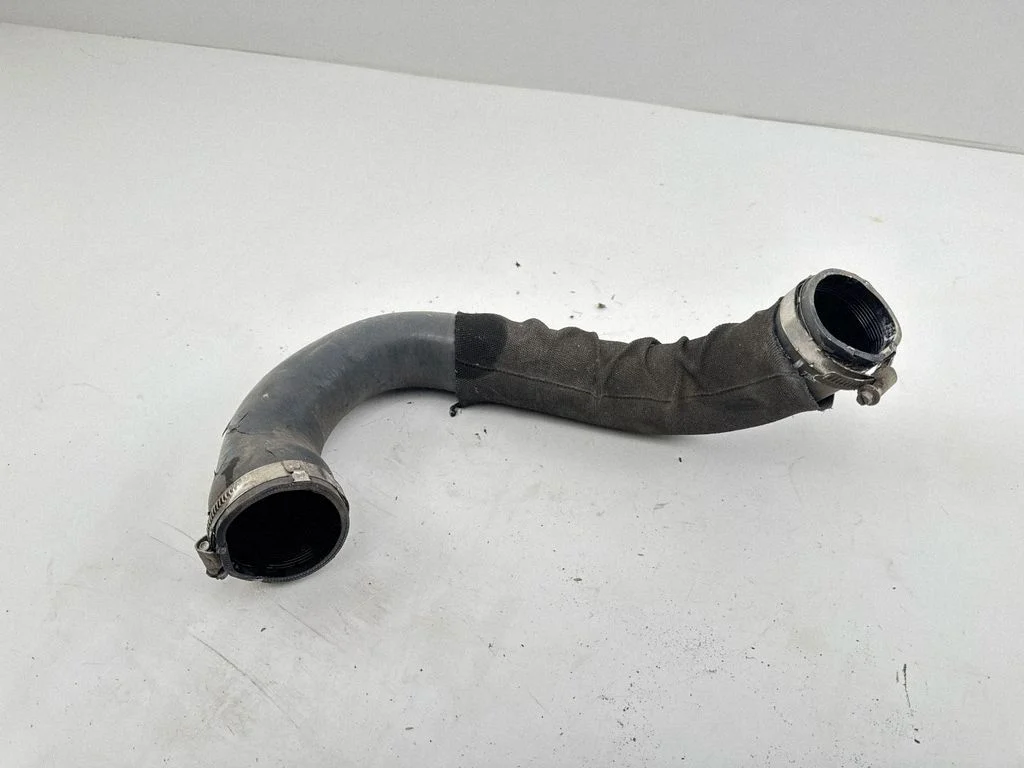 Wąż / rura intercoolera 8W0145738A