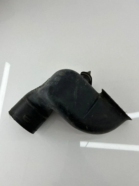 Air intake hose/pipe 500325384