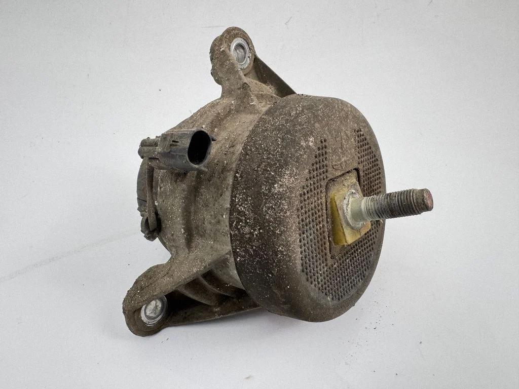 Engine mount bracket 21840T6700