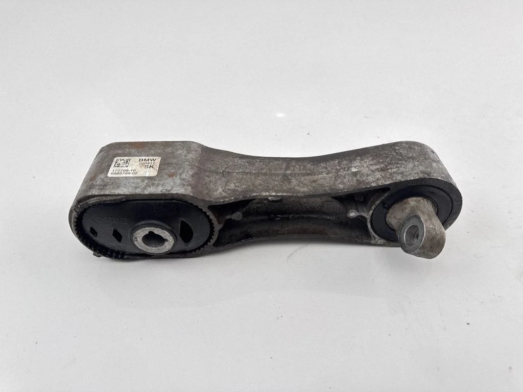 Engine mount bracket 688578802