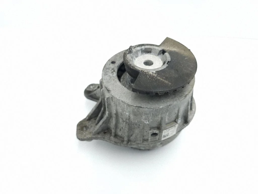 Engine mount bracket – Mercedes-Benz C-Class W205 (2014-2021)