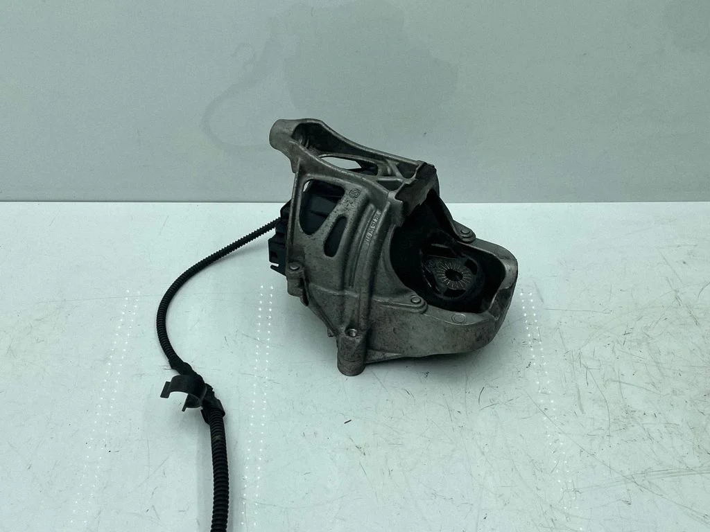 Engine mount bracket 4M0199372FF