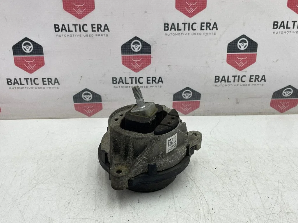 Engine mount bracket 6787657