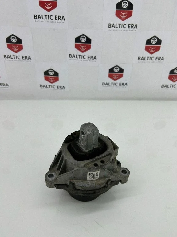 Engine mount bracket 6799104