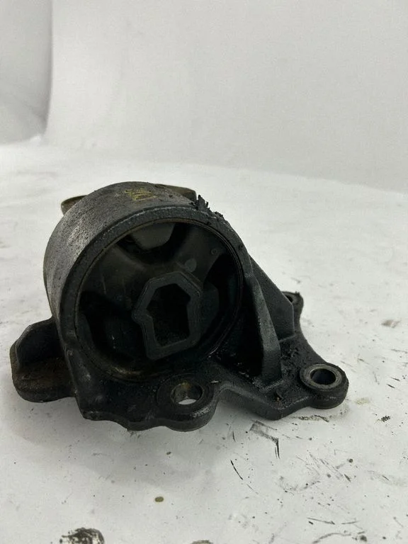 Dzinēja spilvens 218322B200