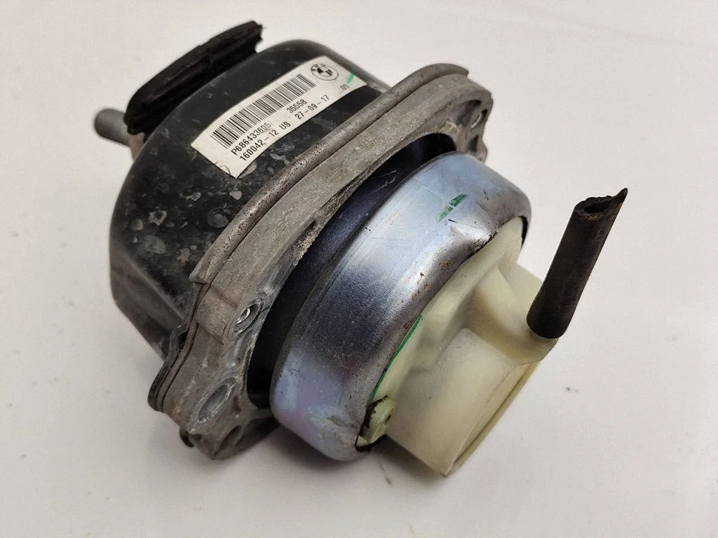 Engine mount bracket 35558