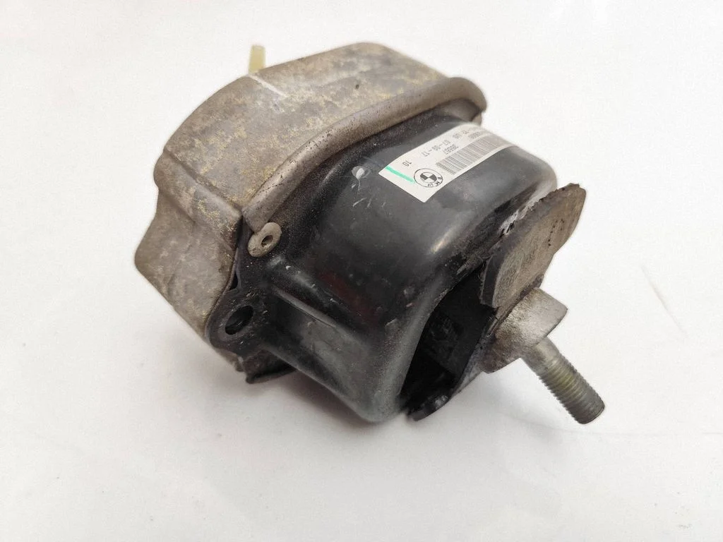 Engine mount bracket P686433505