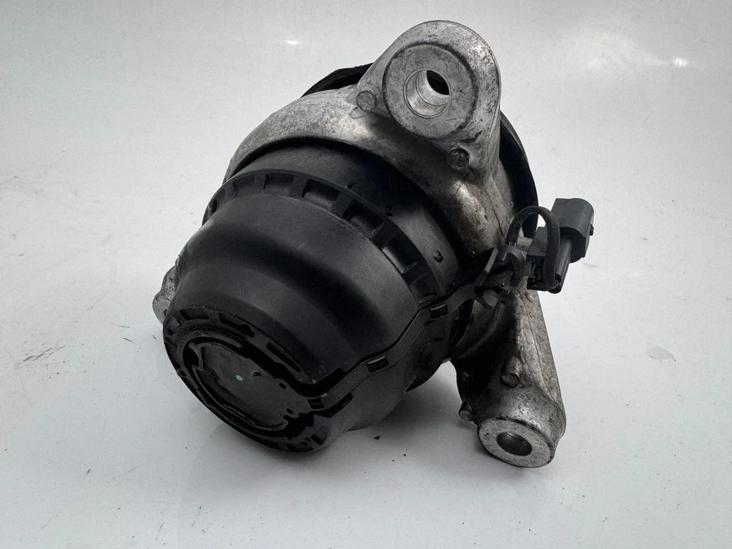 Engine mount bracket 21850T6700