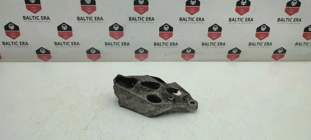 Engine mounting bracket – BMW 4 Series F36 Gran coupe (2017-)