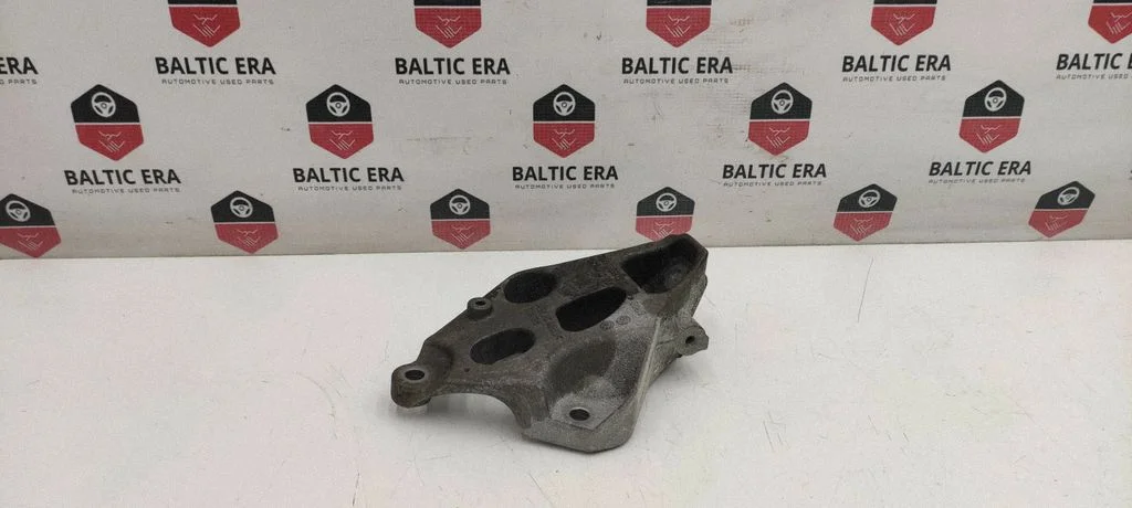 Engine mounting bracket – BMW 1 Series F20 F21 (2011-2019)