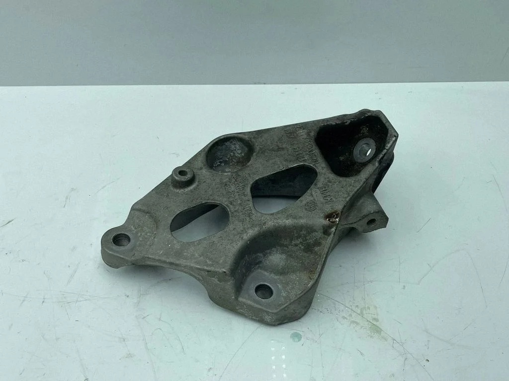 Engine mounting bracket 6859415