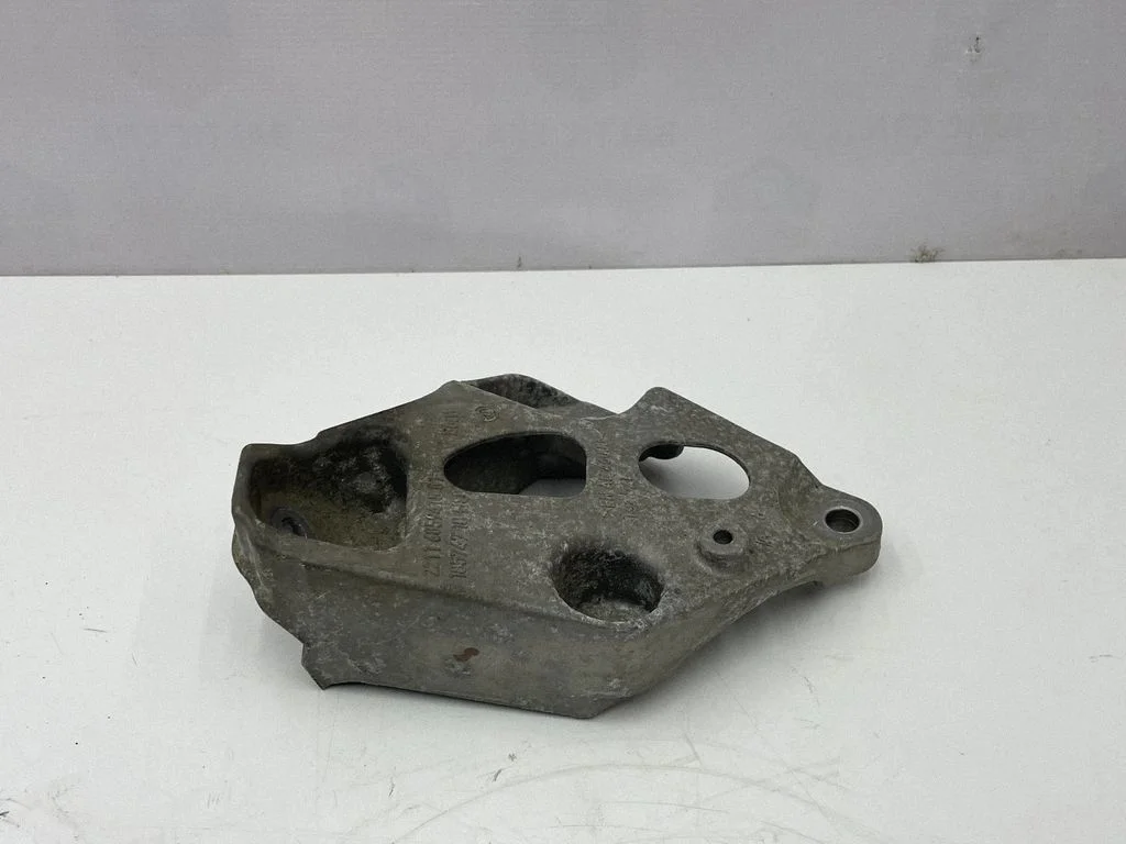 Engine mounting bracket 6859415