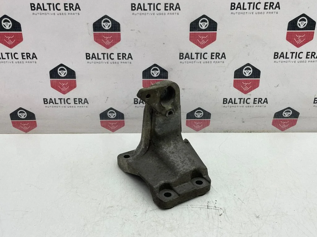 Engine mounting bracket 6788612