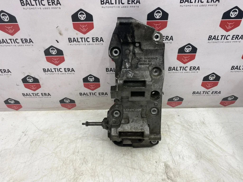 Engine mounting bracket 8506863