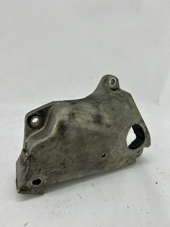 Engine mounting bracket 6781241