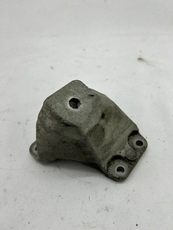 Engine mounting bracket 6795958