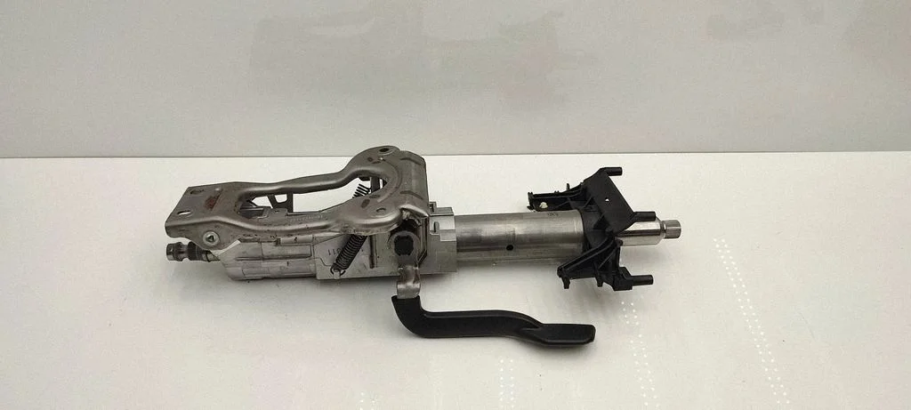 Steering wheel axle 6883441