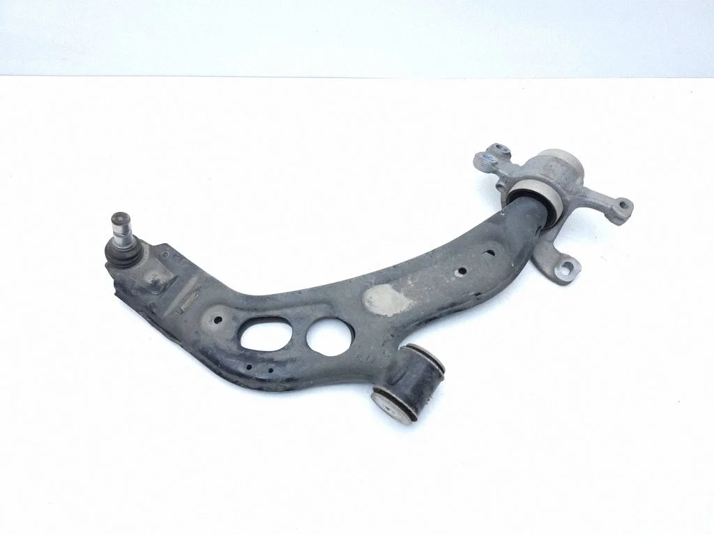 Front lower control arm/wishbone 8831646