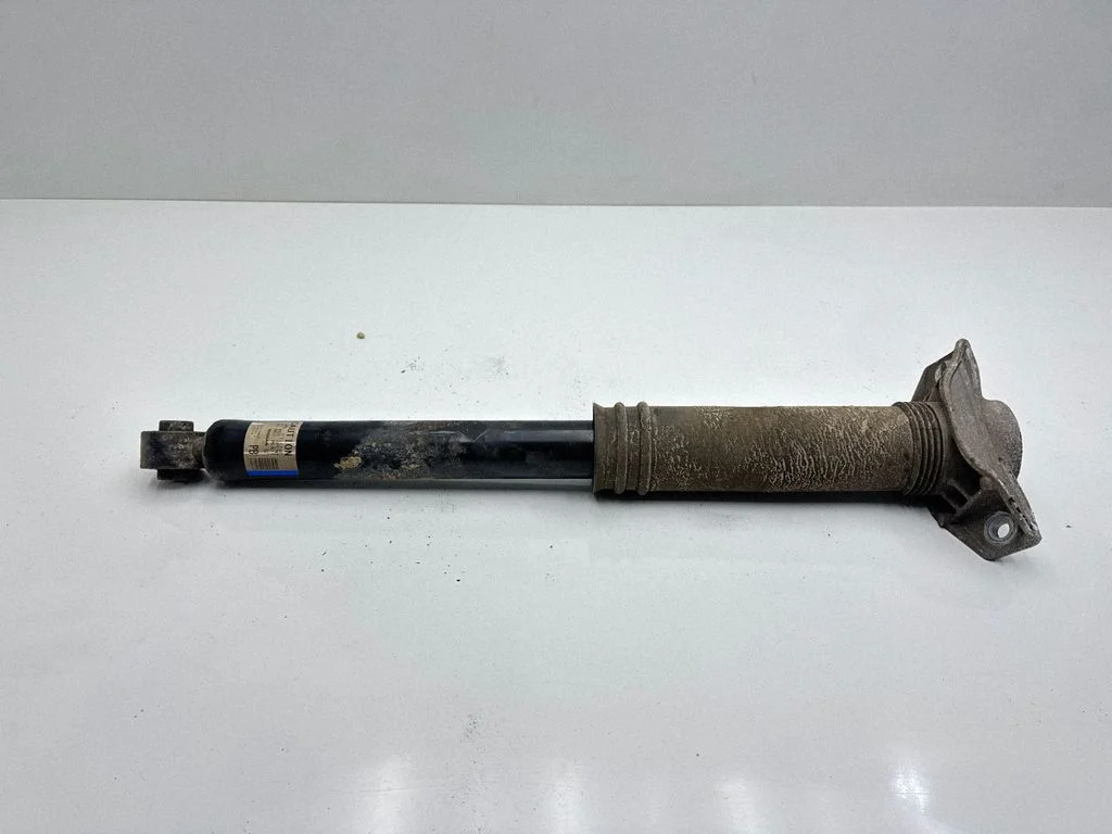Tagumine amortisaator 562106UM3A