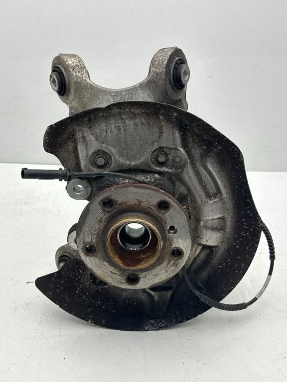 Rear wheel hub 6852162