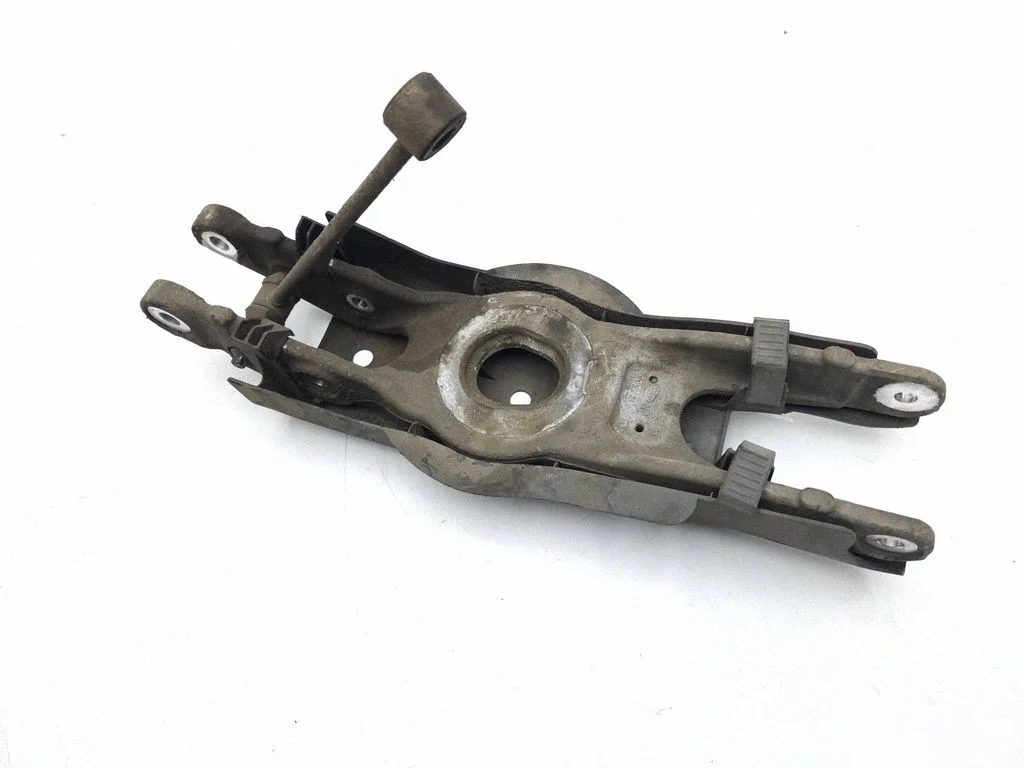 Tagumine ülemine õõtshoob A205330036