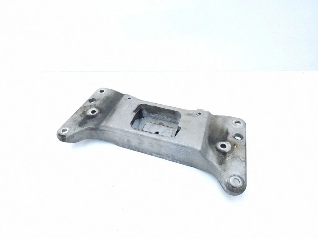 Gearbox mounting bracket 6777613