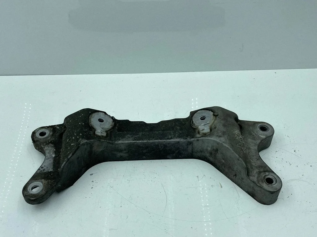 Käigukasti kinnitusklamber – BMW 1-seeria F20 F21 (2011-2019)