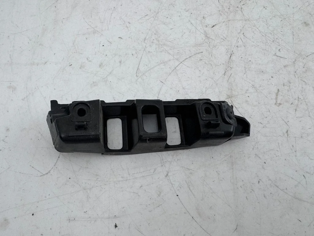 Front bumper mounting bracket 7P6807183F