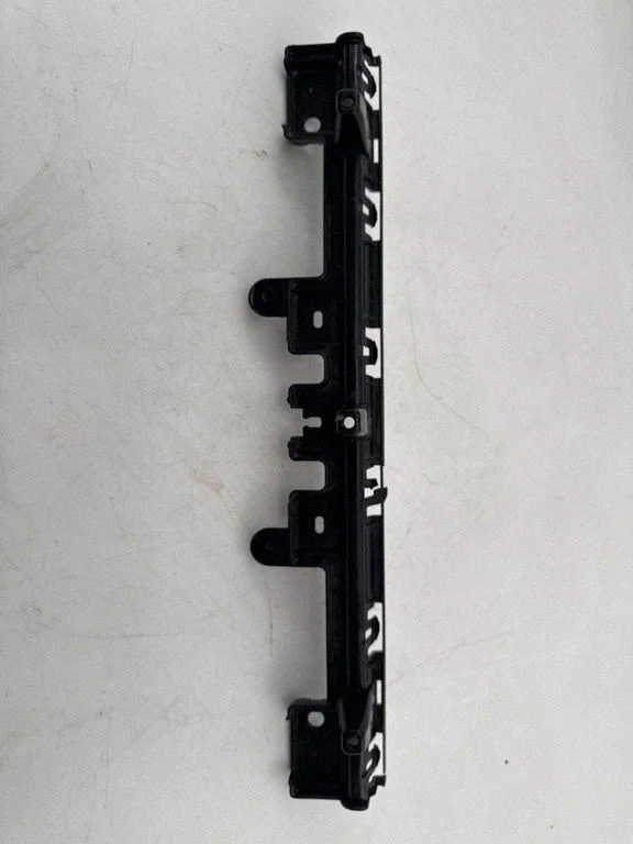 Front bumper mounting bracket FR3B17B861AC