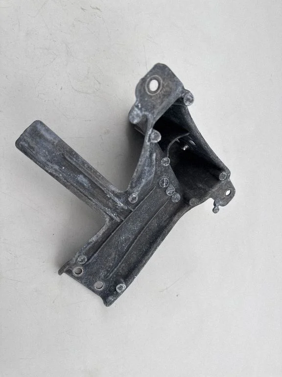 Esistange kinnitusklamber A2316300831