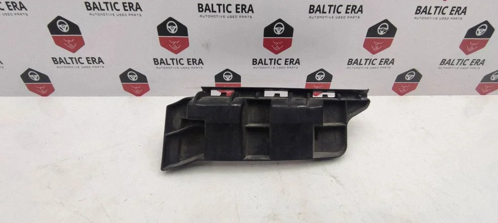 Front bumper mounting bracket A2048800603