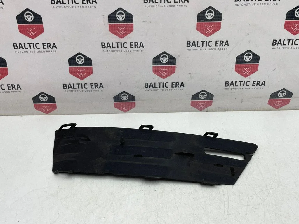 Apakšējās restes (trīs daļu) 8W0807681R