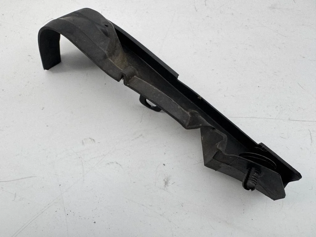 Fender mounting bracket 4G0805233