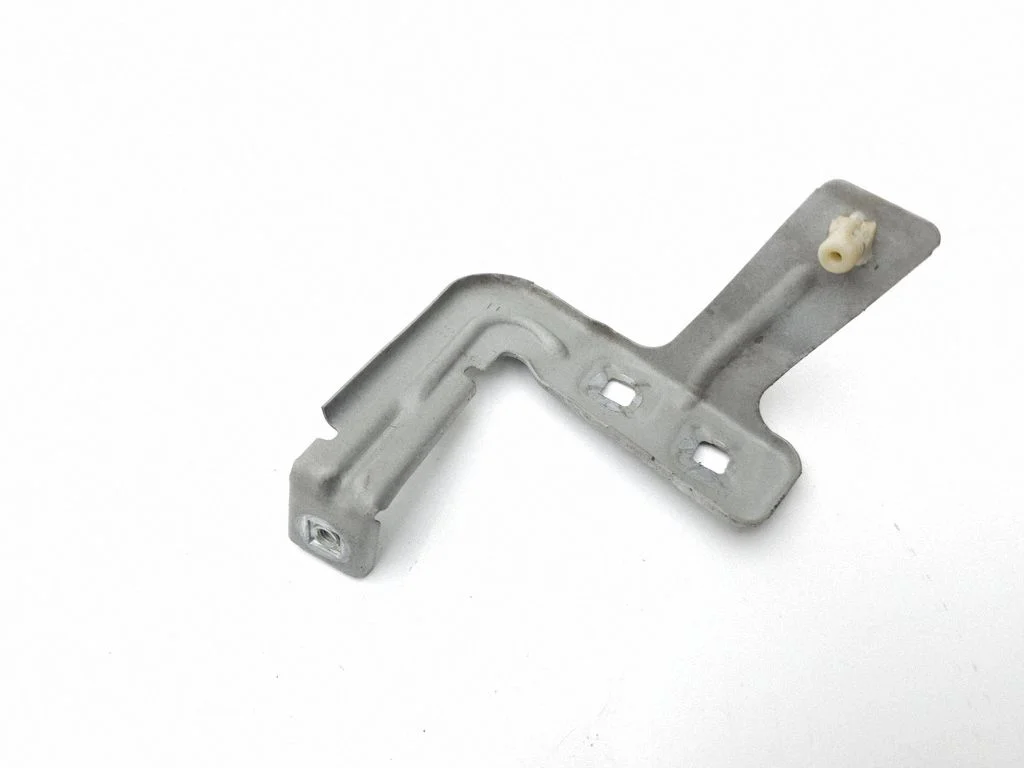 Fender mounting bracket 7284647