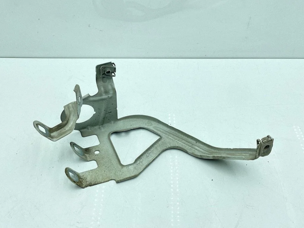 Fender mounting bracket