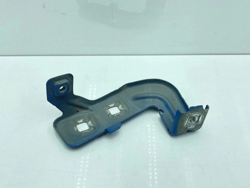 Fender mounting bracket 7255822