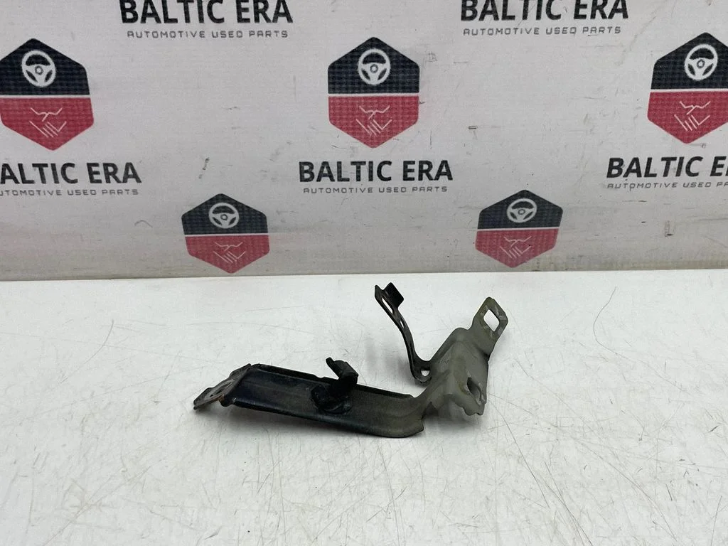 Fender mounting bracket