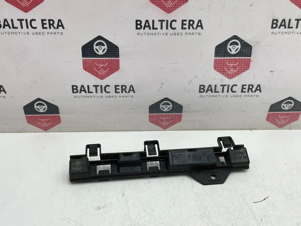 Fender mounting bracket 7240874