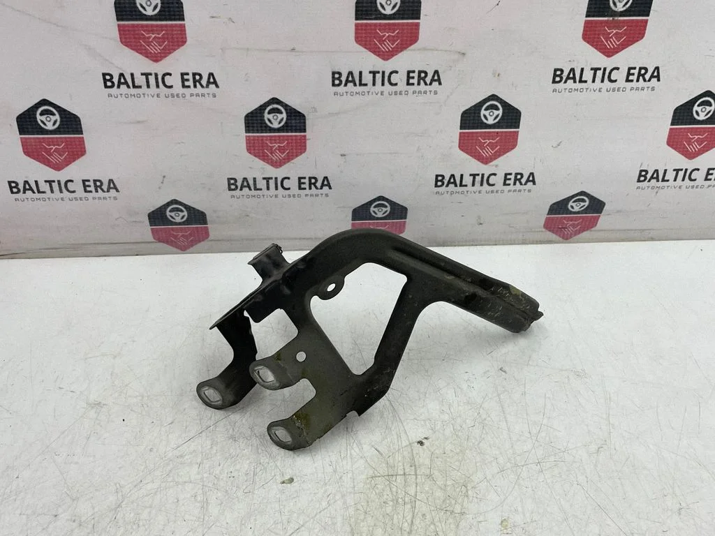 Fender mounting bracket
