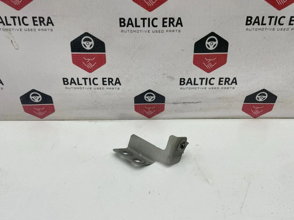 Fender mounting bracket