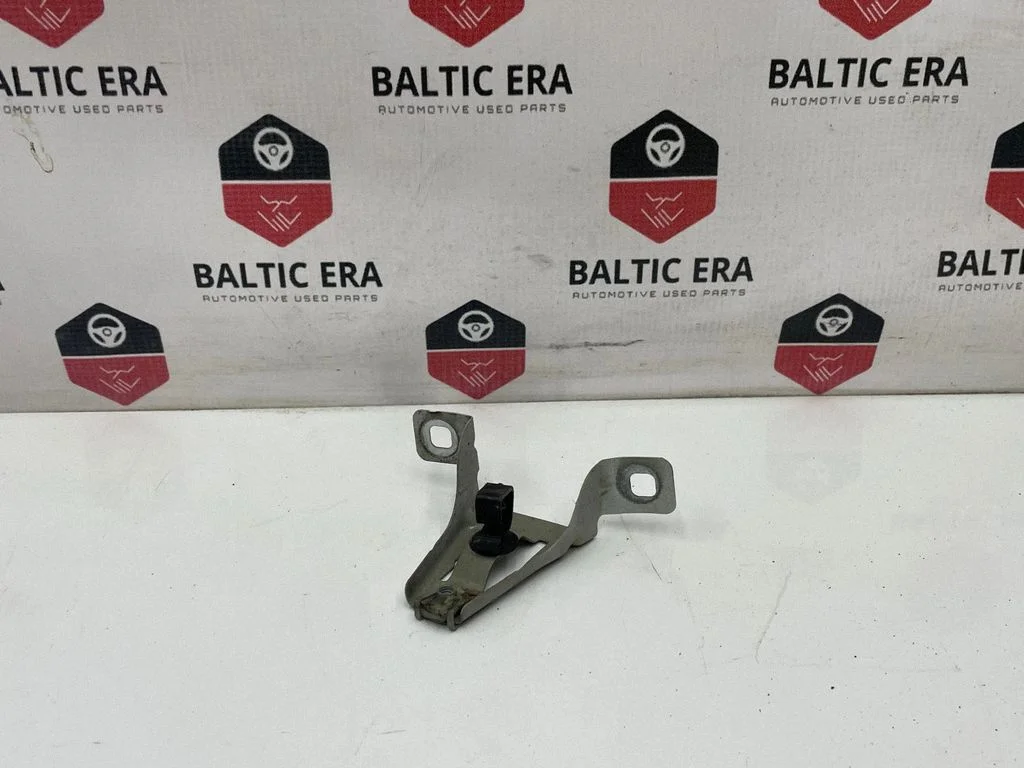 Fender mounting bracket