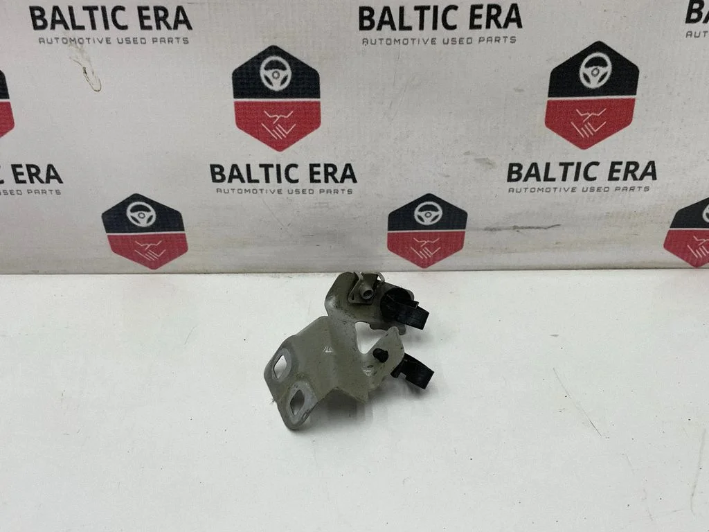 Fender mounting bracket