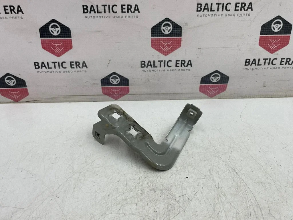 Fender mounting bracket