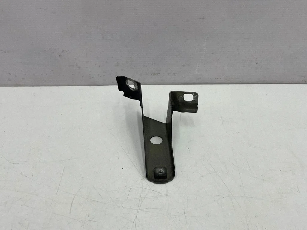 Fender mounting bracket 7293724