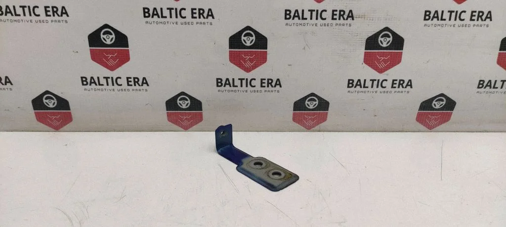 Fender mounting bracket