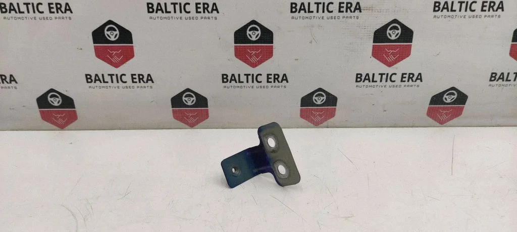 Fender mounting bracket