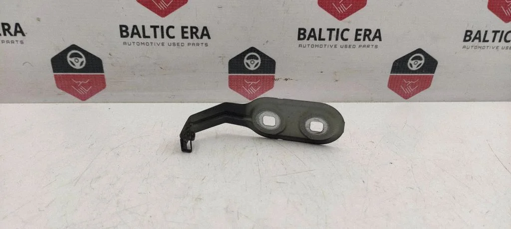 Fender mounting bracket